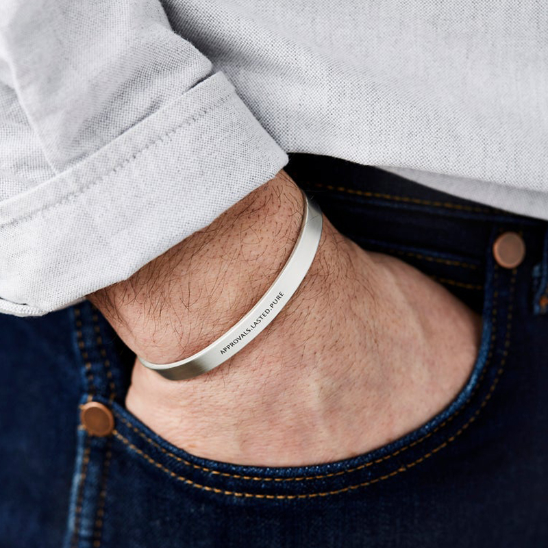Bracelet manchette à gravure g - Men Accessories Wrist avis et prix